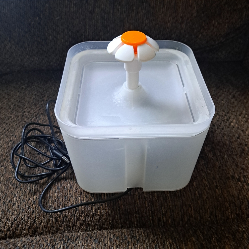 Wonder Creature Pet Fountain